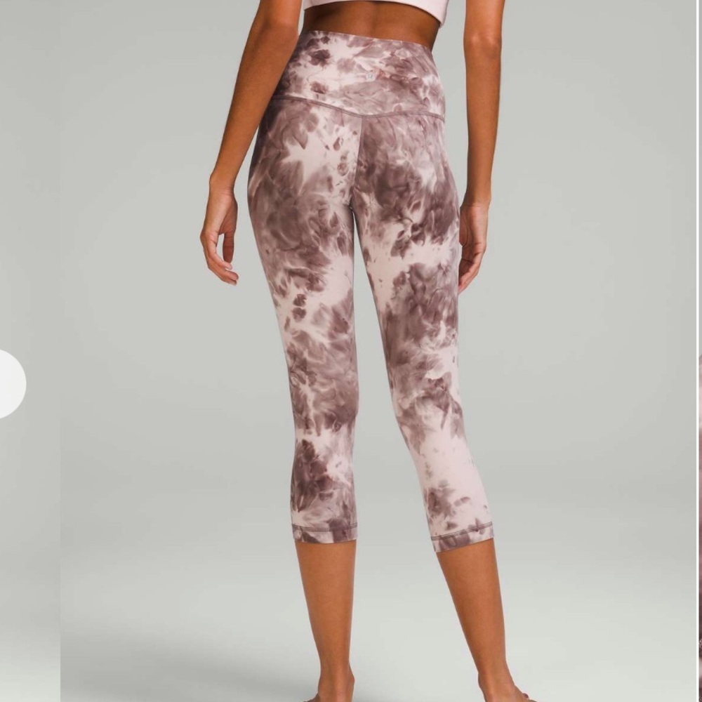 Lululemon Align High-Rise Crop 21"
Diamond Dye Mink Bery Lunar Rock Shadow Grey